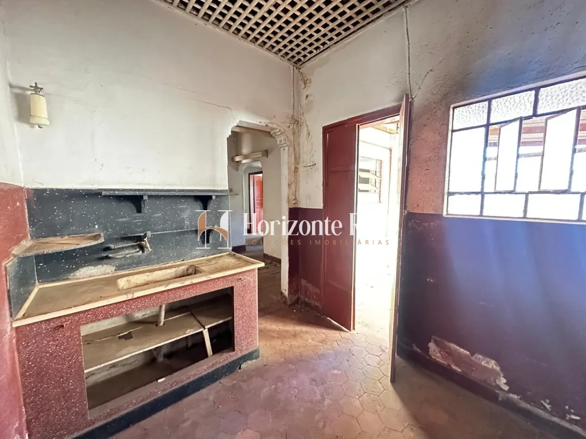 Imagem de CASA COM EXCELENTE LOCALIZAÇÃO NA REGIAO CENTRAL !