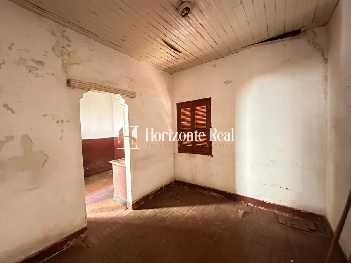 Imagem de CASA COM EXCELENTE LOCALIZAÇÃO NA REGIAO CENTRAL !
