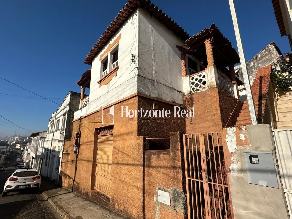 Imagem de CASA COM EXCELENTE LOCALIZAÇÃO NA REGIAO CENTRAL !