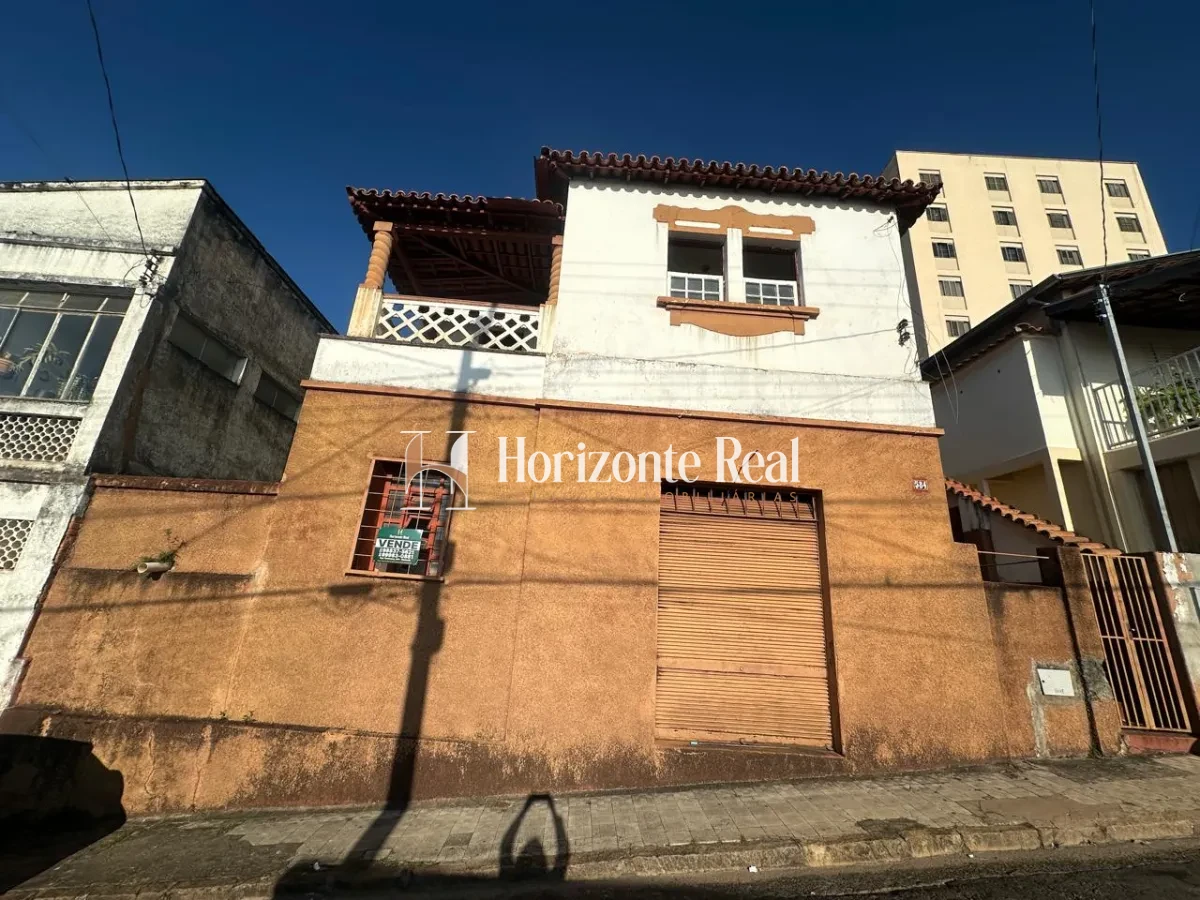 Imagem de CASA COM EXCELENTE LOCALIZAÇÃO NA REGIAO CENTRAL !