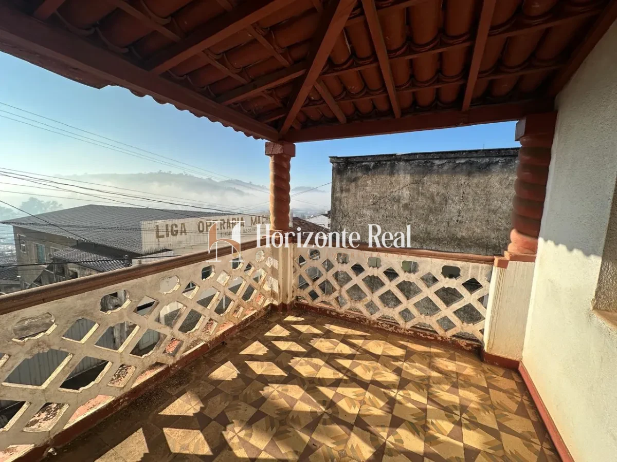 Imagem de CASA COM EXCELENTE LOCALIZAÇÃO NA REGIAO CENTRAL !