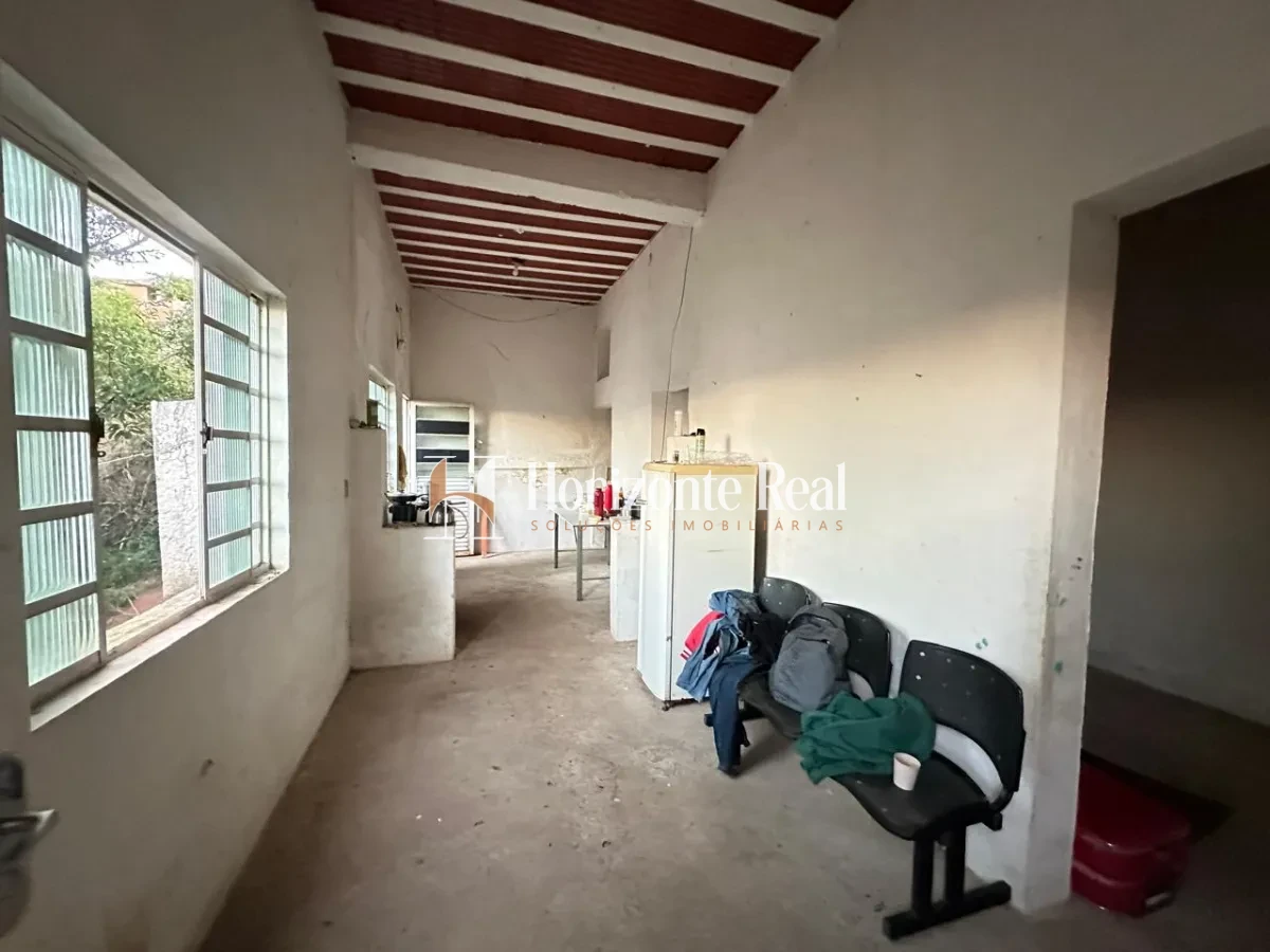 Imagem de VENDE-SE BARRACÃO COM APARTAMENTO - EXCELENTE OPORTUNIDADE !