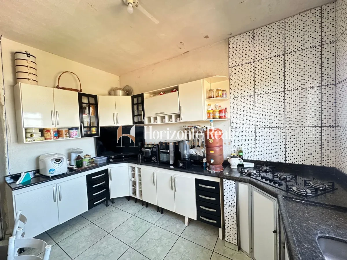Imagem de VENDE-SE CASA COM APARTAMENTO INDEPENDENTE !
