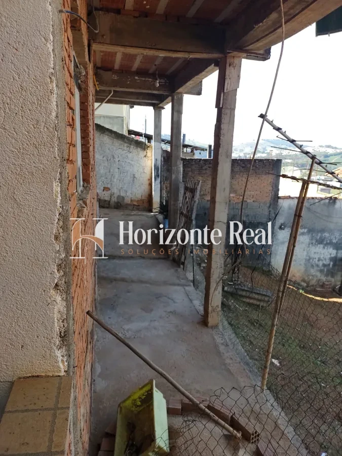 Imagem de VENDE-SE CASA COM APARTAMENTO INDEPENDENTE !