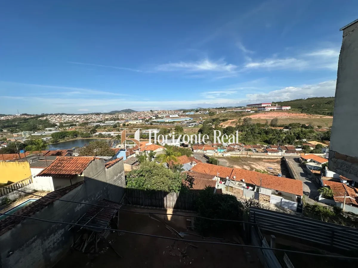 Imagem de VENDE-SE CASA COM APARTAMENTO INDEPENDENTE !