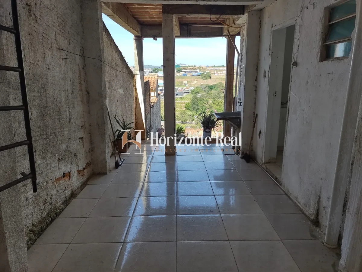 Imagem de VENDE-SE CASA COM APARTAMENTO INDEPENDENTE !