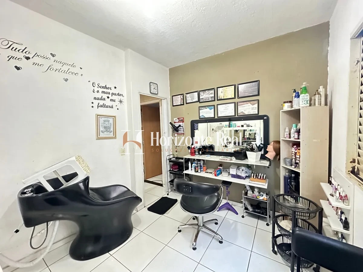 Imagem de VENDE-SE CASA COM APARTAMENTO INDEPENDENTE !