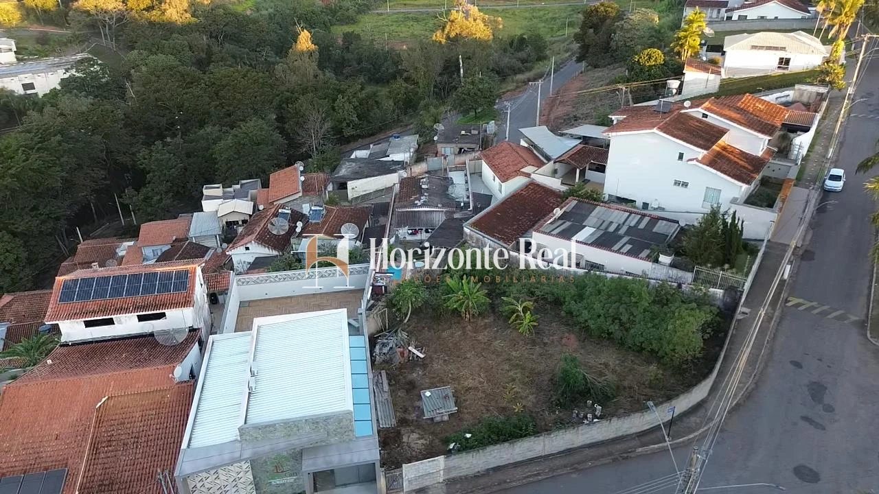 Imagem de TERRENO DE ESQUINA Á VENDA - LOCALIZAÇÃO PRIVILEGIADA