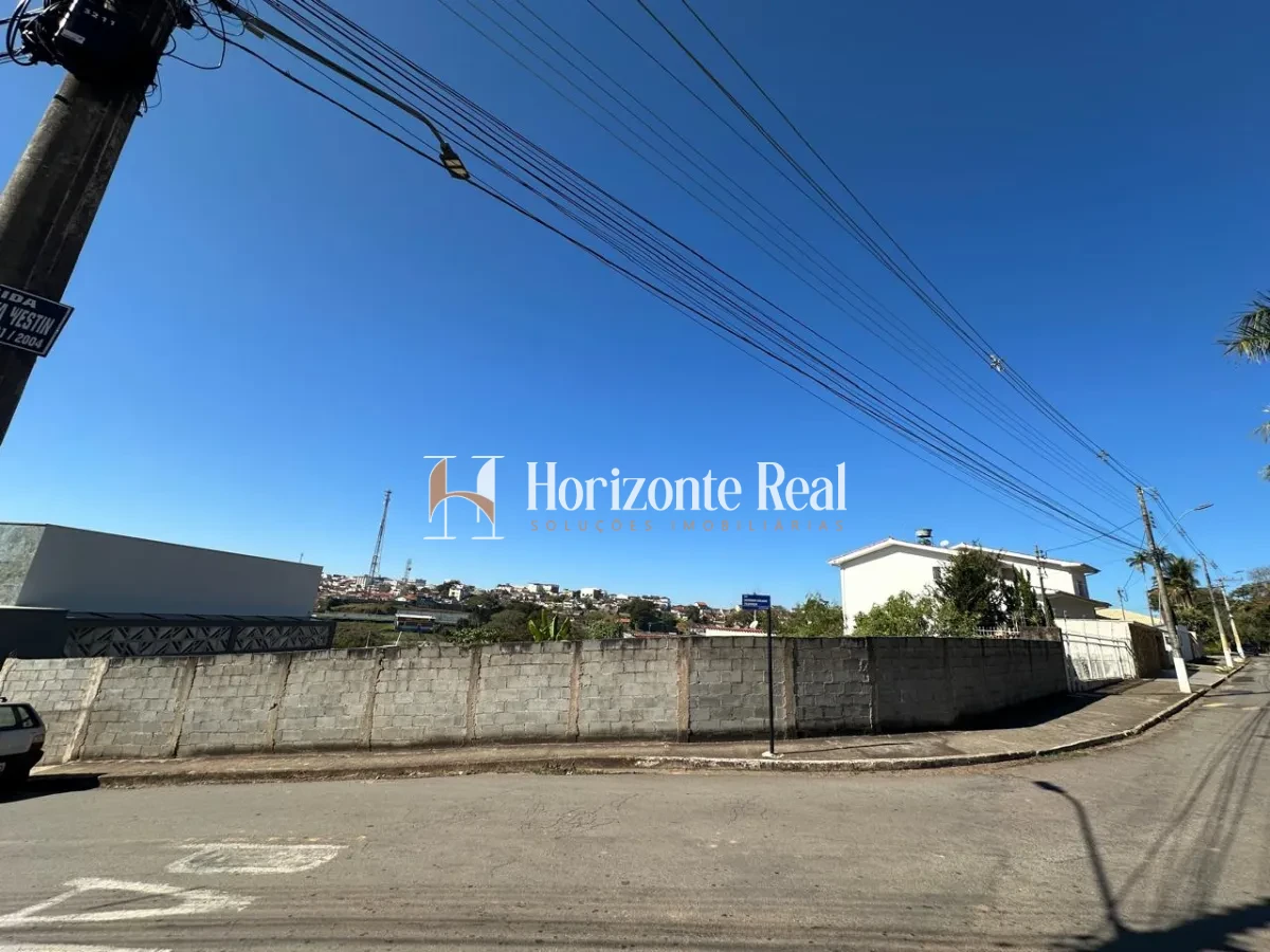Imagem de TERRENO DE ESQUINA Á VENDA - LOCALIZAÇÃO PRIVILEGIADA