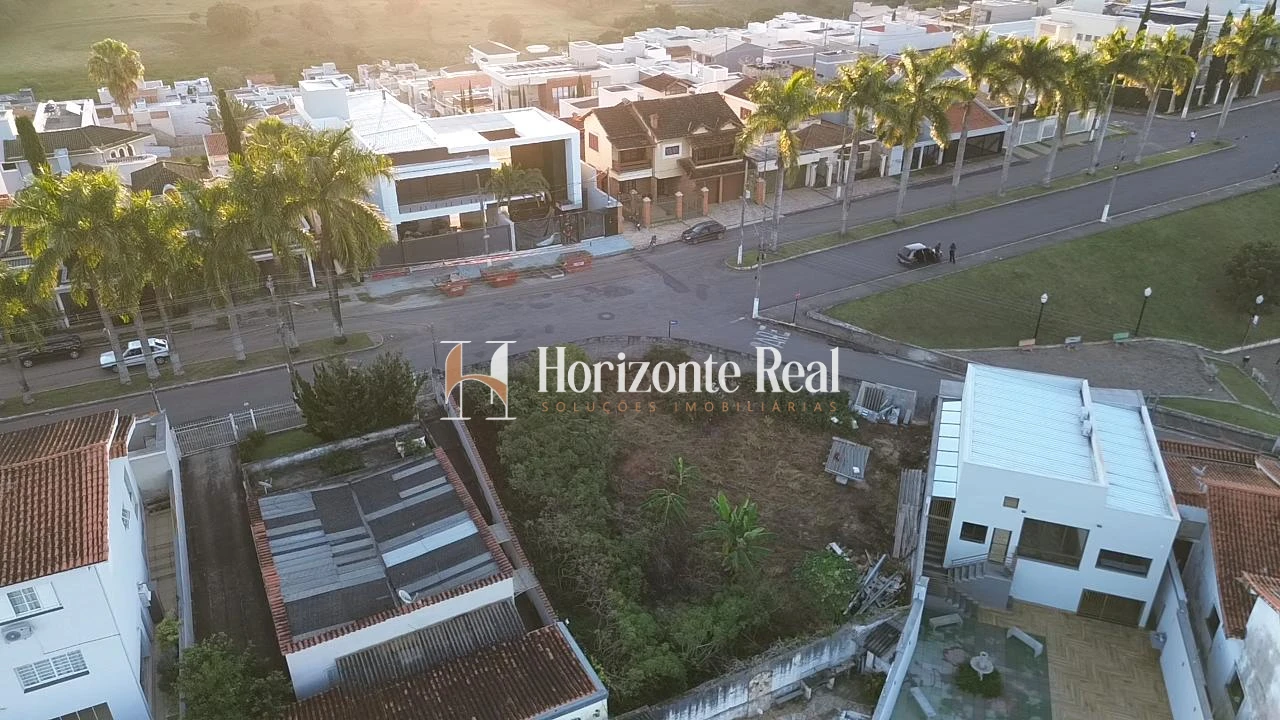 Imagem de TERRENO DE ESQUINA Á VENDA - LOCALIZAÇÃO PRIVILEGIADA