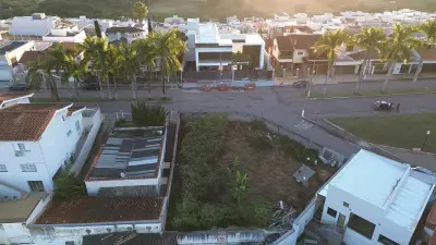 Imagem de TERRENO DE ESQUINA Á VENDA - LOCALIZAÇÃO PRIVILEGIADA