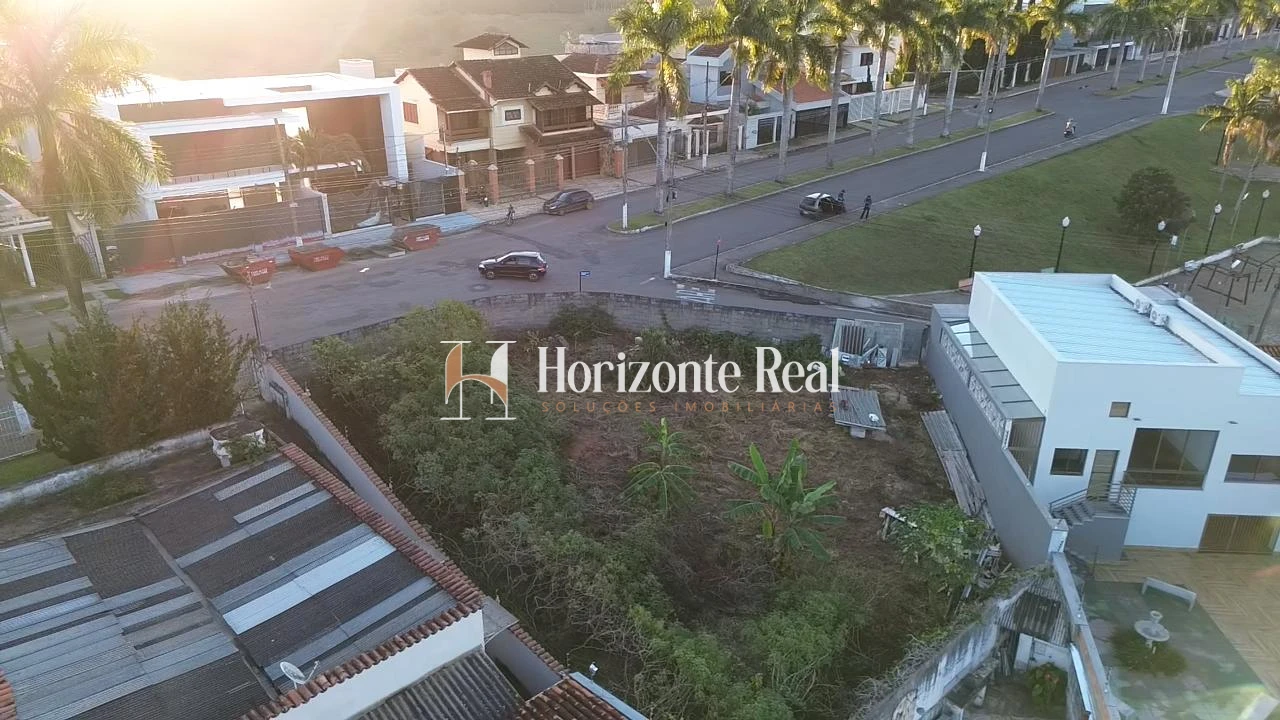Imagem de TERRENO DE ESQUINA Á VENDA - LOCALIZAÇÃO PRIVILEGIADA