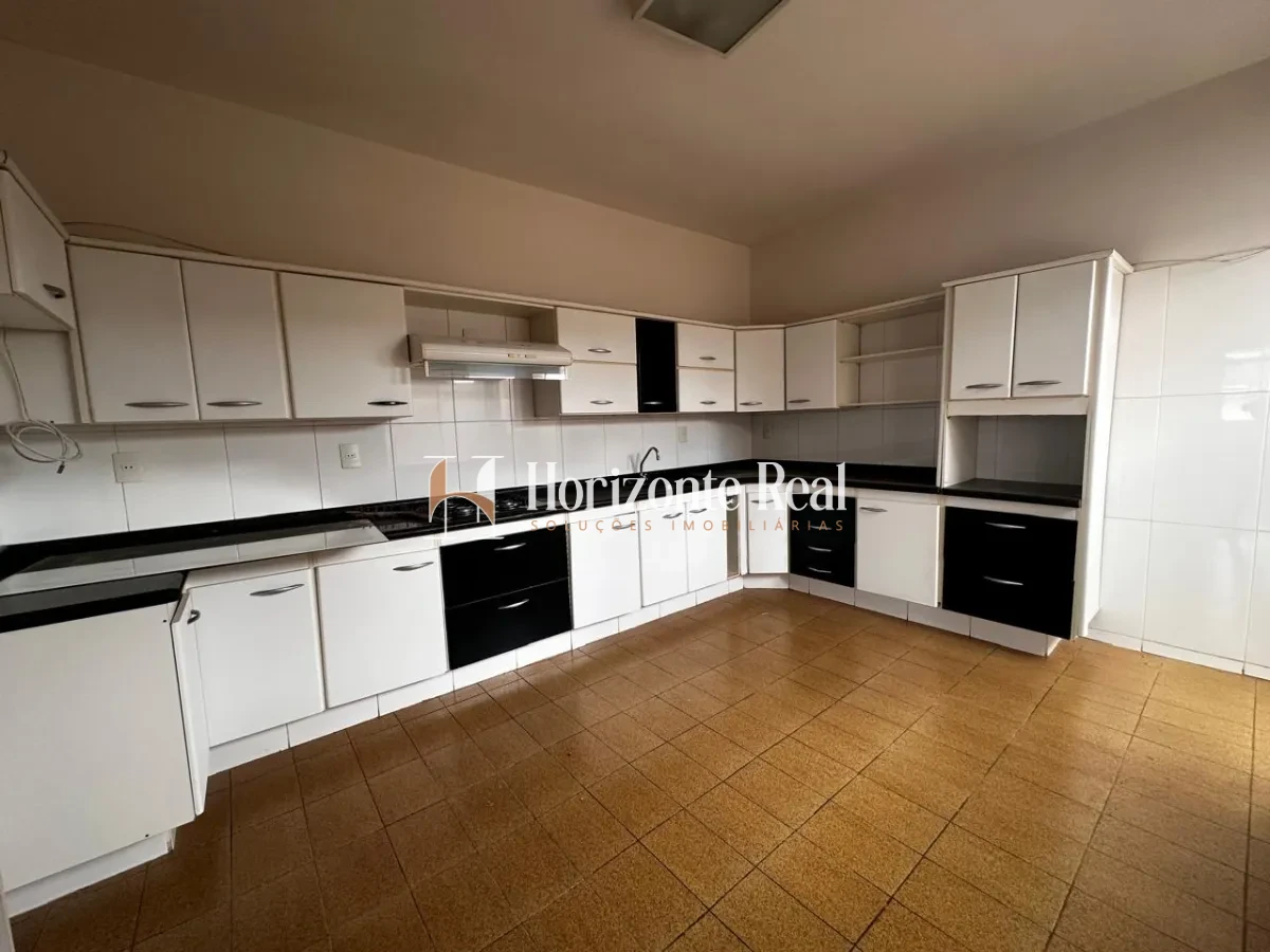 Imagem de ALUGUEL DE AMPLO APARTAMENTO NO CENTRO DA CIDADE