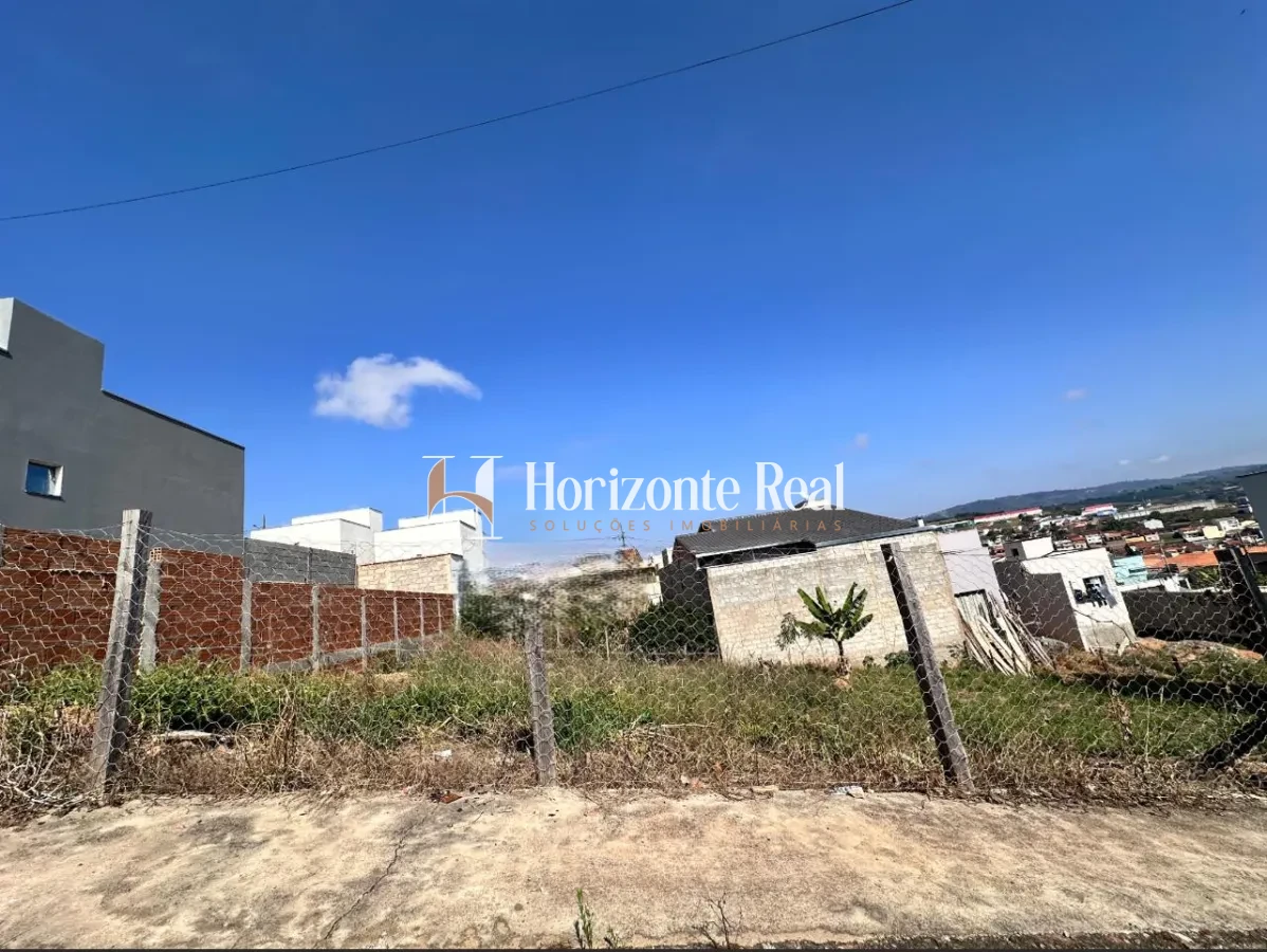 Imagem de TERRENO À VENDA – 203 m² | EXCELENTE LOCALIZAÇÃO!