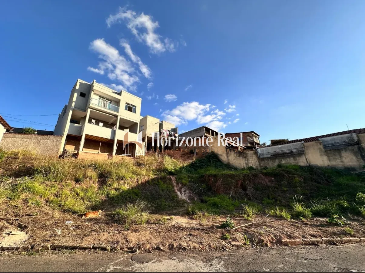 Imagem de TERRENO Á VENDA | EXCELENTE LOCALIZAÇÃO E TOPOGRAFIA .