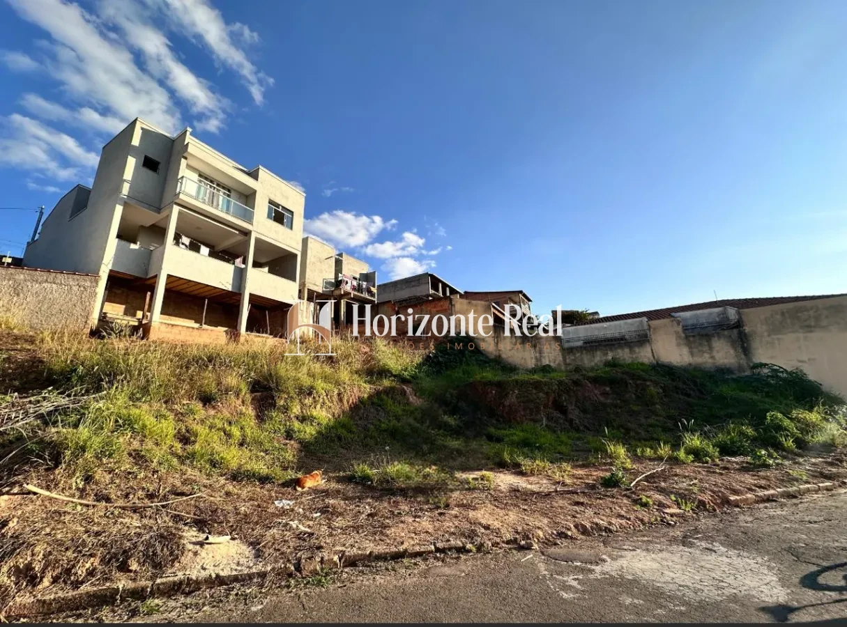 Imagem de TERRENO Á VENDA | EXCELENTE LOCALIZAÇÃO E TOPOGRAFIA .
