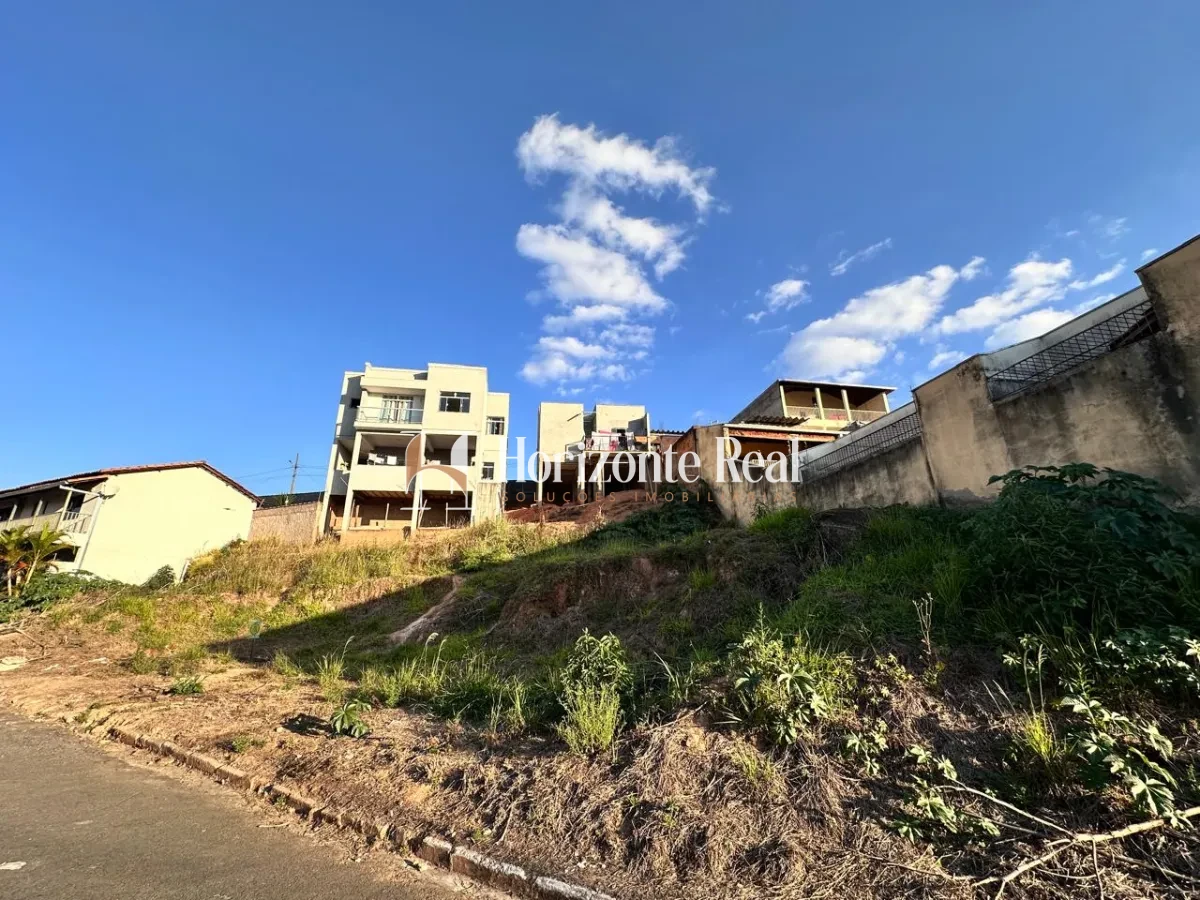 Imagem de TERRENO Á VENDA | EXCELENTE LOCALIZAÇÃO E TOPOGRAFIA .