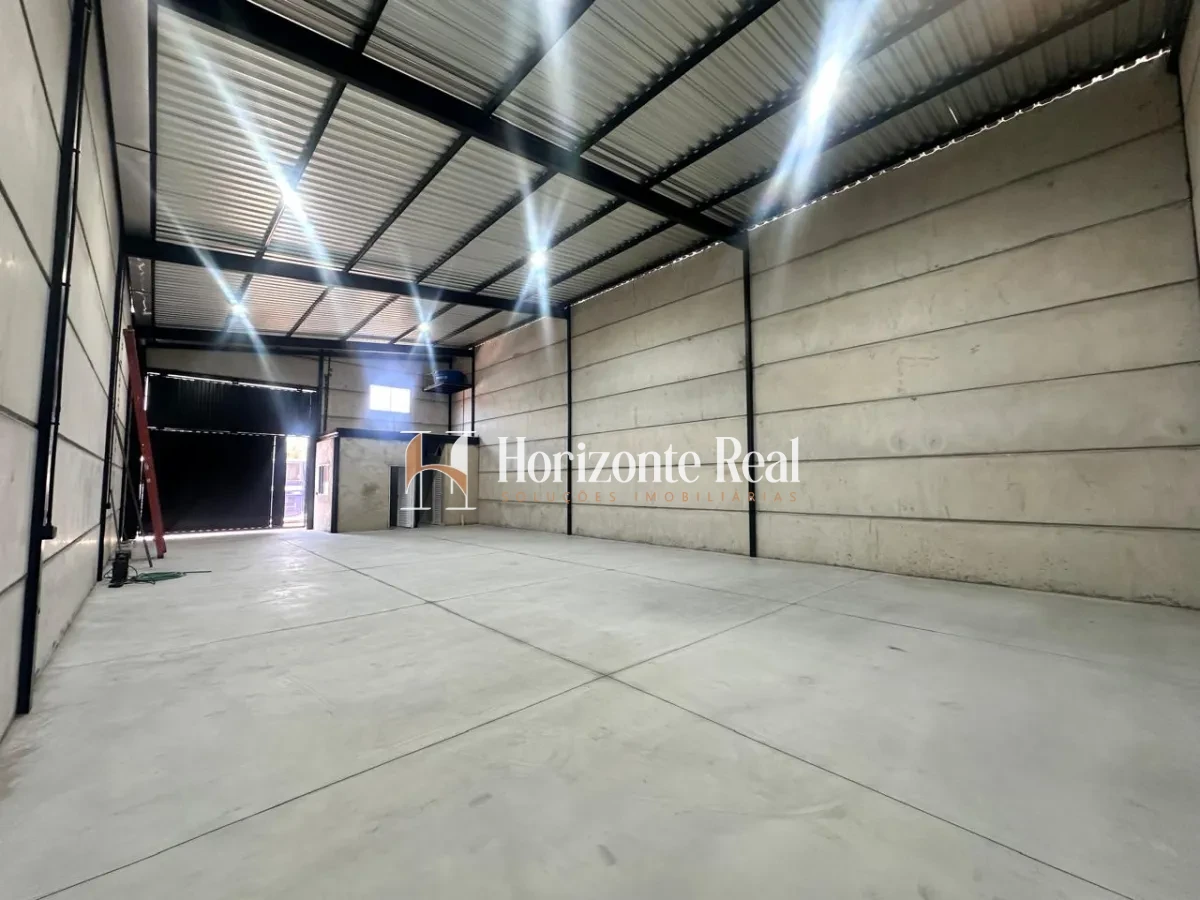 Imagem de ALUGA-SE GALPÃO COMERCIAL - 250M² | EXCELENTE LOCALIZAÇÃO COMERCIAL