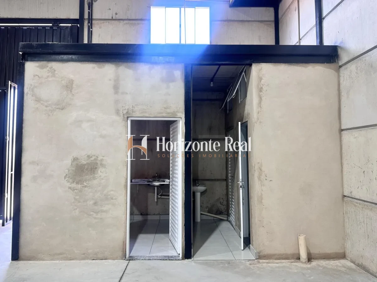 Imagem de ALUGA-SE GALPÃO COMERCIAL - 250M² | EXCELENTE LOCALIZAÇÃO COMERCIAL