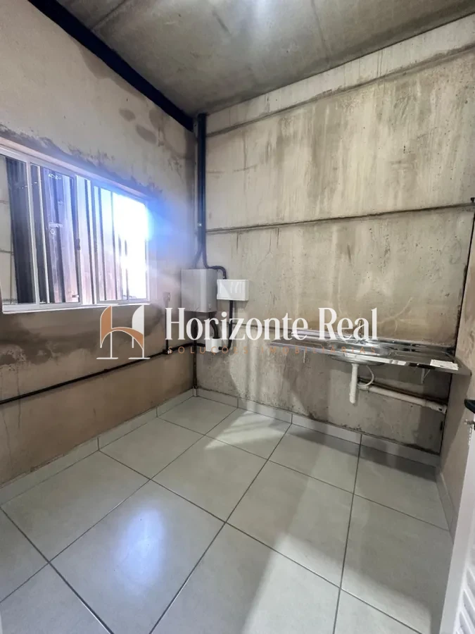 Imagem de ALUGA-SE GALPÃO COMERCIAL - 250M² | EXCELENTE LOCALIZAÇÃO COMERCIAL