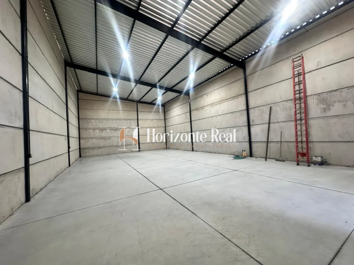 Imagem de ALUGA-SE GALPÃO COMERCIAL - 250M² | EXCELENTE LOCALIZAÇÃO COMERCIAL