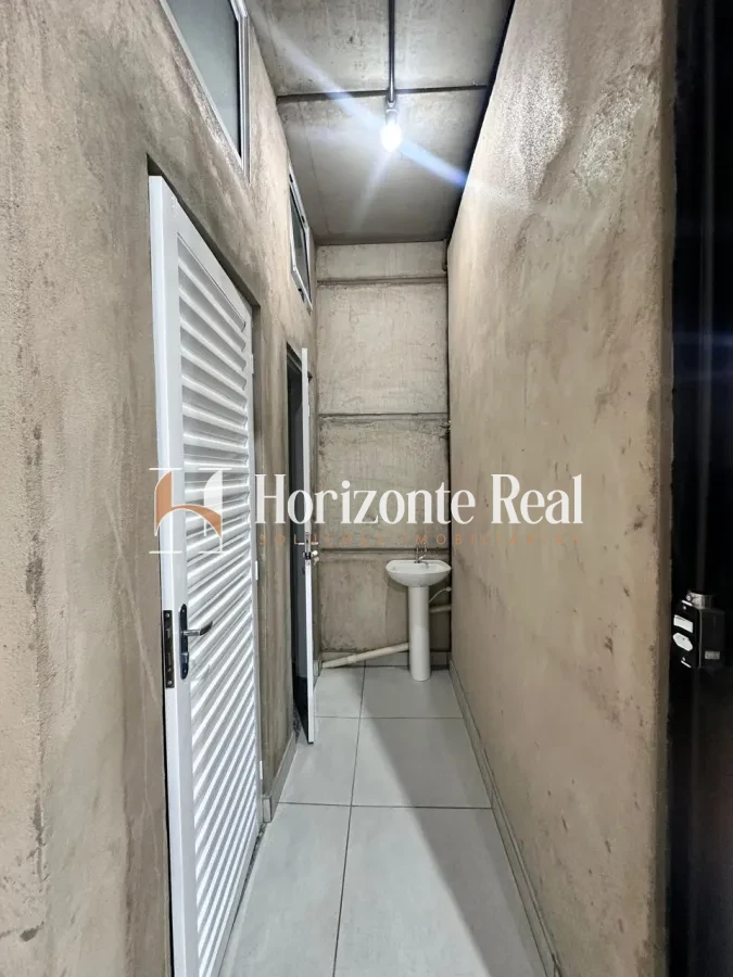 Imagem de ALUGA-SE GALPÃO COMERCIAL - 250M² | EXCELENTE LOCALIZAÇÃO COMERCIAL