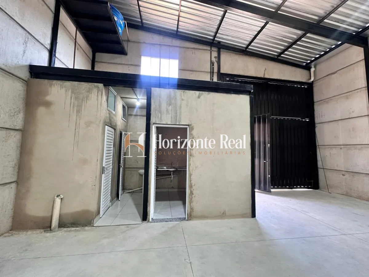 Imagem de ALUGA-SE GALPÃO COMERCIAL - 250M² | EXCELENTE LOCALIZAÇÃO COMERCIAL