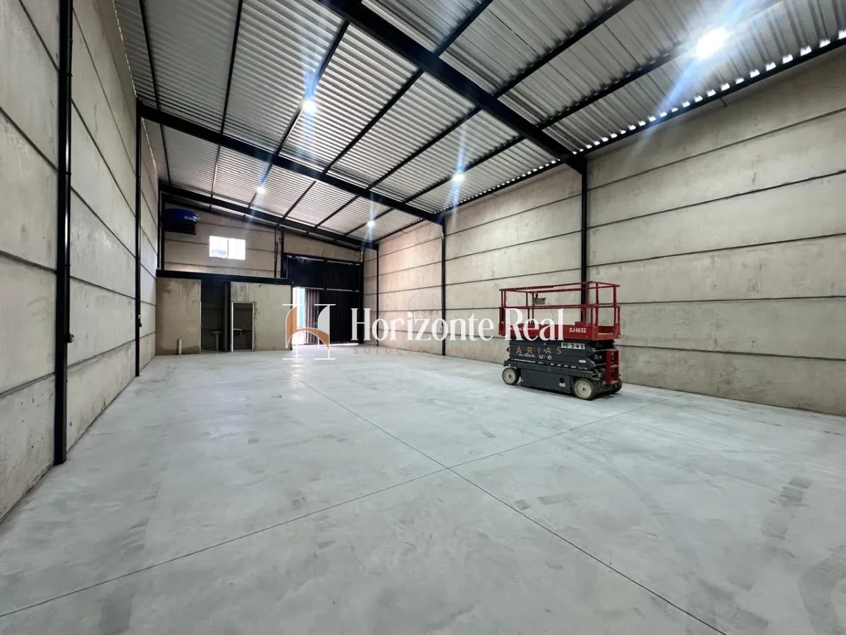 Imagem de ALUGA-SE GALPÃO COMERCIAL - 250M² | EXCELENTE LOCALIZAÇÃO COMERCIAL