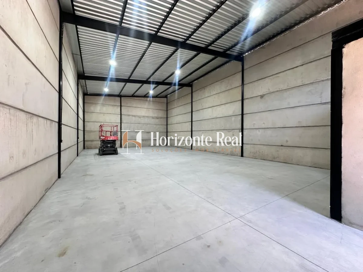 Imagem de ALUGA-SE GALPÃO COMERCIAL - 250M² | EXCELENTE LOCALIZAÇÃO COMERCIAL