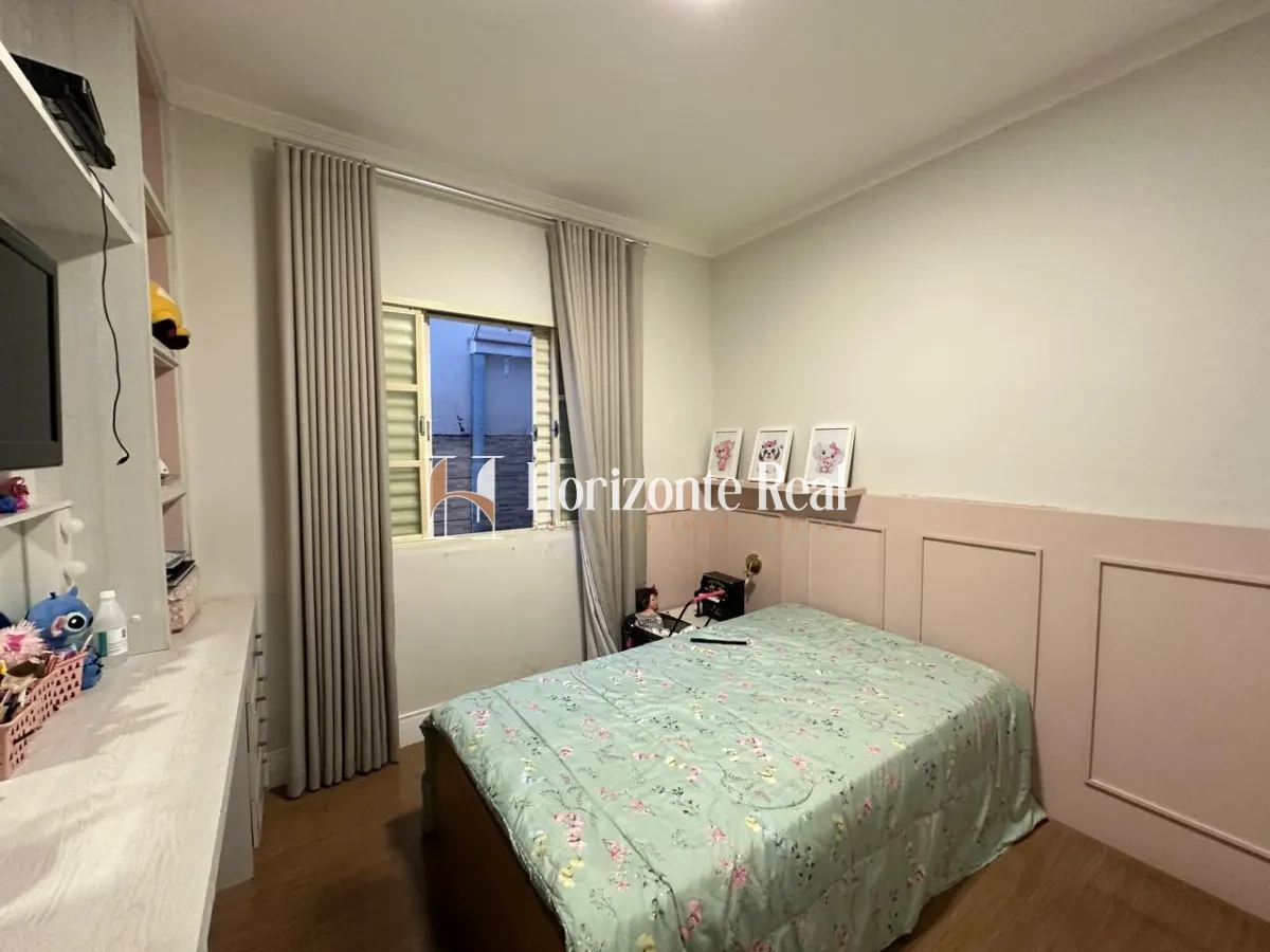 Imagem de CASA Á VENDA COM ÁREA GOURMET E PISCINA EM ÓTIMA LOCALIZAÇÃO !