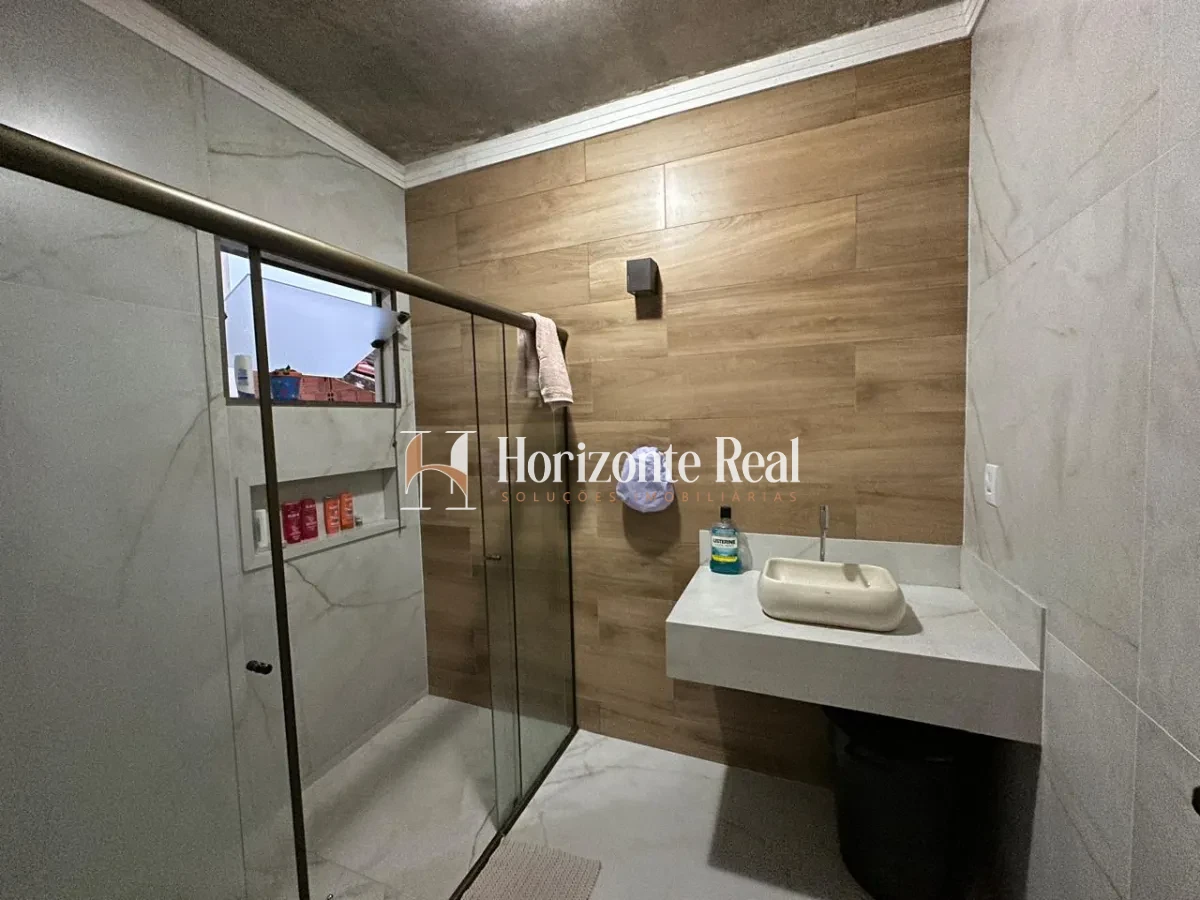 Imagem de CASA Á VENDA COM ÁREA GOURMET E PISCINA EM ÓTIMA LOCALIZAÇÃO !