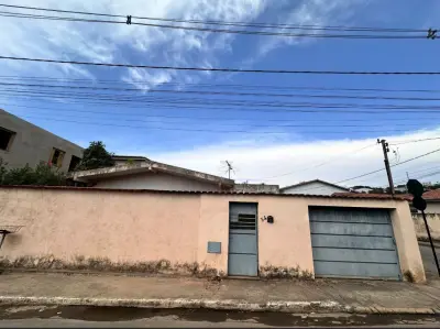Imagem de OPORTUNIDADE ÚNICA: CASA AMPLA Á VENDA !!