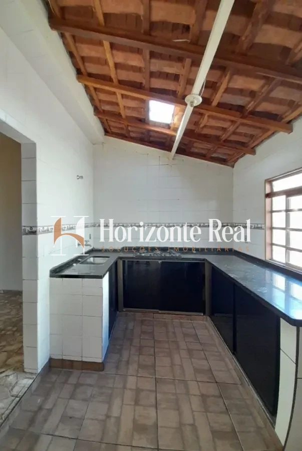 Imagem de VENDE-SE EXCELENTE IMÓVEL RESIDENCIAL E COMERCIAL – COMPLETO E VERSÁTIL!