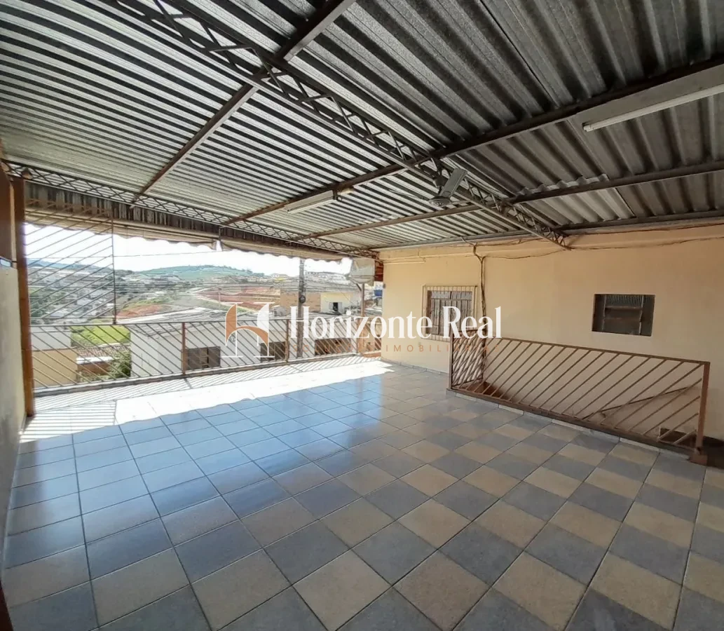 Imagem de VENDE-SE EXCELENTE IMÓVEL RESIDENCIAL E COMERCIAL – COMPLETO E VERSÁTIL!