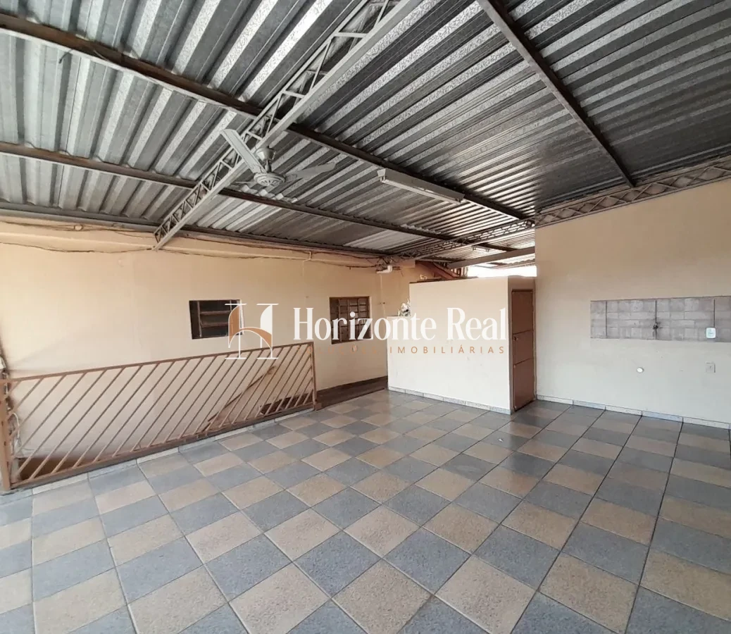 Imagem de VENDE-SE EXCELENTE IMÓVEL RESIDENCIAL E COMERCIAL – COMPLETO E VERSÁTIL!