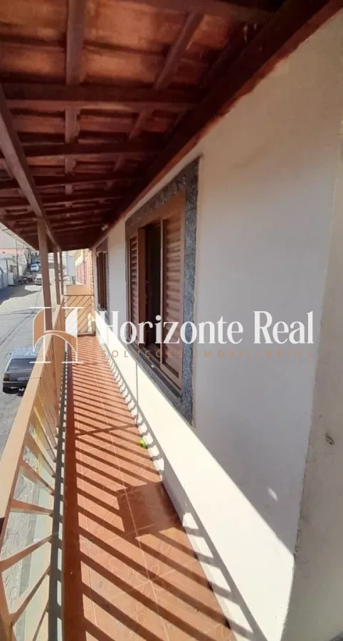 Imagem de VENDE-SE EXCELENTE IMÓVEL RESIDENCIAL E COMERCIAL – COMPLETO E VERSÁTIL!