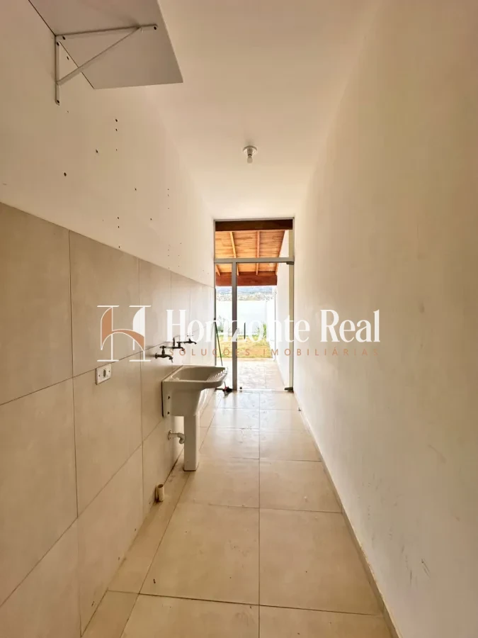 Imagem de VENDE-SE CASA ESPAÇOSA – ÓTIMA LOCALIZAÇÃO!
