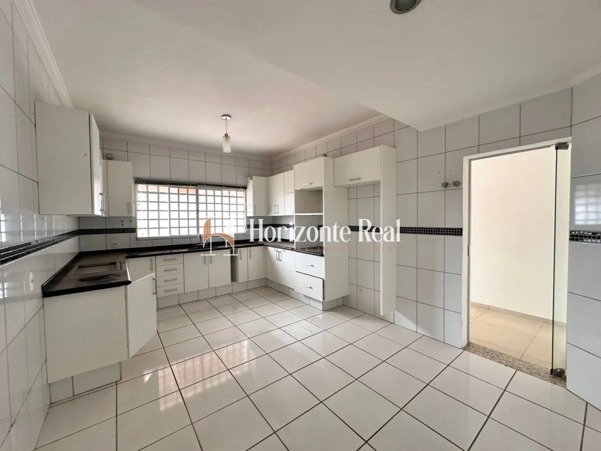Imagem de VENDE-SE CASA ESPAÇOSA – ÓTIMA LOCALIZAÇÃO!