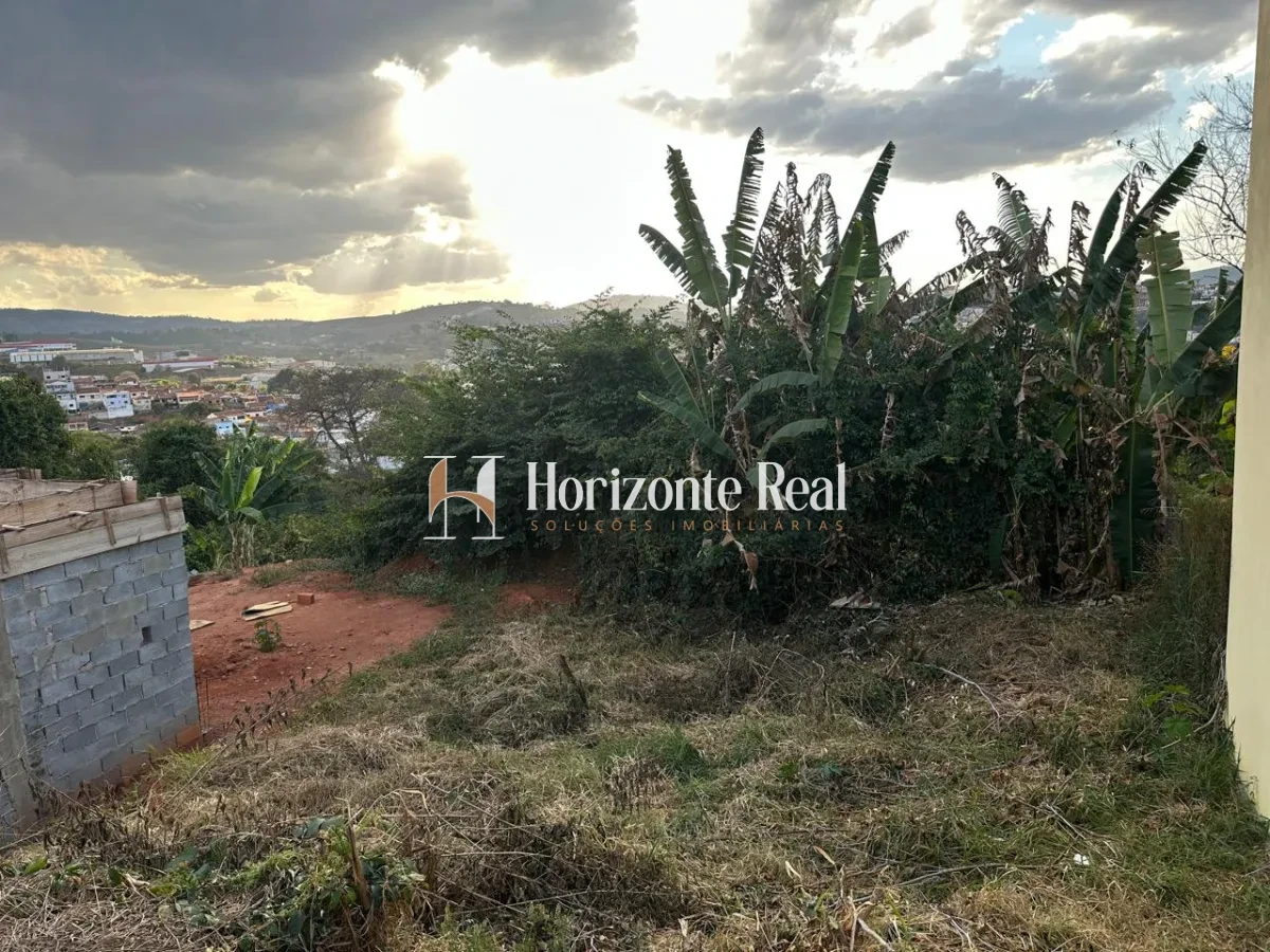 Imagem de TERRENO Á VENDA - 204,69m² | EXCELENTE LOCALIZAÇÃO