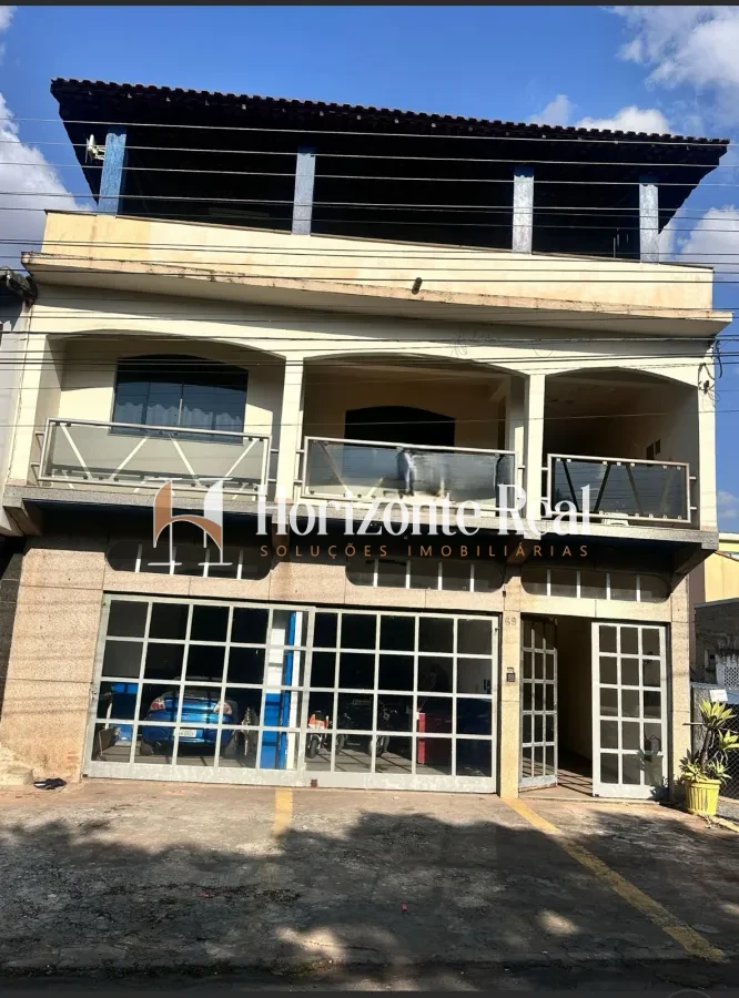 Imagem de EXCELENTE CASA Á VENDA COM 3 PAVIMENTOS E ESTRUTURA COMERCIAL INTEGRADA