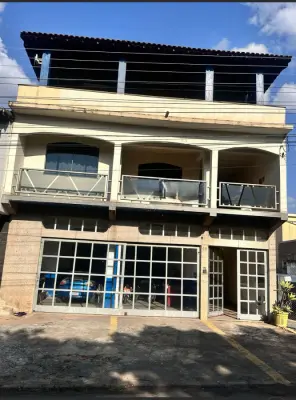 Imagem de EXCELENTE CASA Á VENDA COM 3 PAVIMENTOS E ESTRUTURA COMERCIAL INTEGRADA