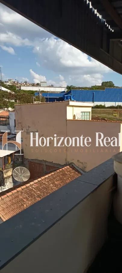 Imagem de EXCELENTE CASA Á VENDA COM 3 PAVIMENTOS E ESTRUTURA COMERCIAL INTEGRADA