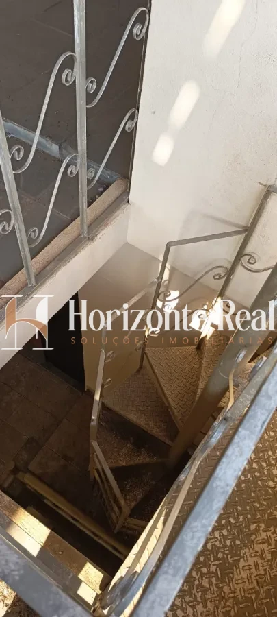 Imagem de EXCELENTE CASA Á VENDA COM 3 PAVIMENTOS E ESTRUTURA COMERCIAL INTEGRADA