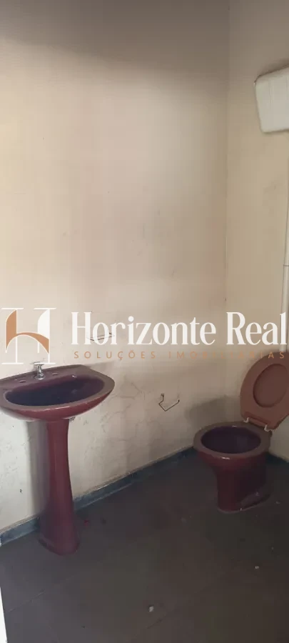 Imagem de EXCELENTE CASA Á VENDA COM 3 PAVIMENTOS E ESTRUTURA COMERCIAL INTEGRADA