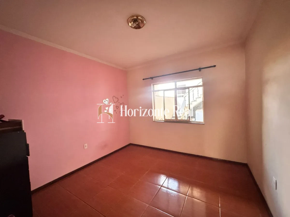 Imagem de EXCELENTE CASA Á VENDA COM 3 PAVIMENTOS E ESTRUTURA COMERCIAL INTEGRADA