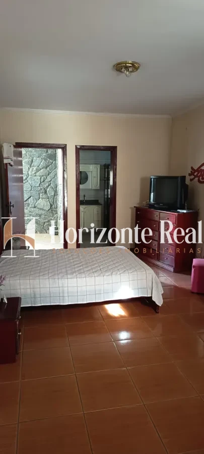 Imagem de EXCELENTE CASA Á VENDA COM 3 PAVIMENTOS E ESTRUTURA COMERCIAL INTEGRADA
