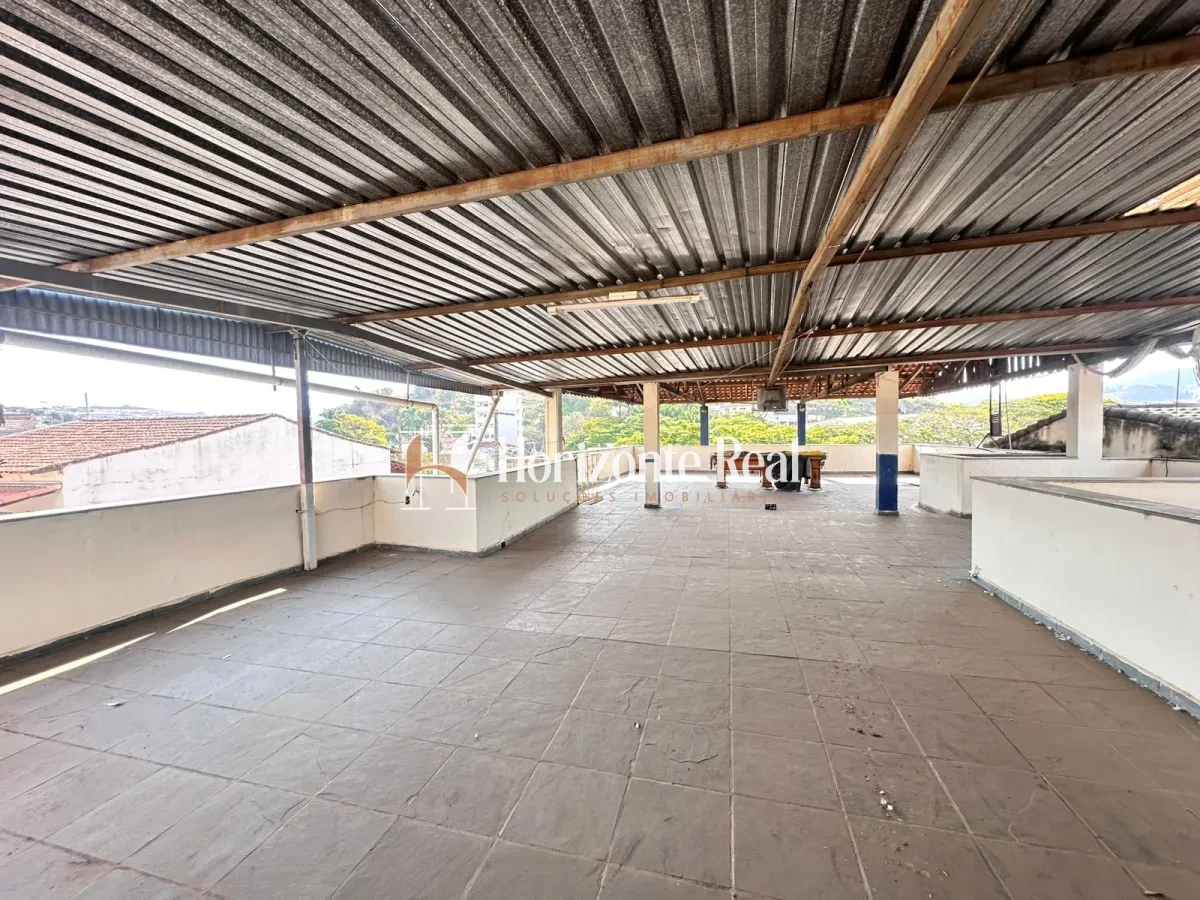 Imagem de EXCELENTE CASA Á VENDA COM 3 PAVIMENTOS E ESTRUTURA COMERCIAL INTEGRADA