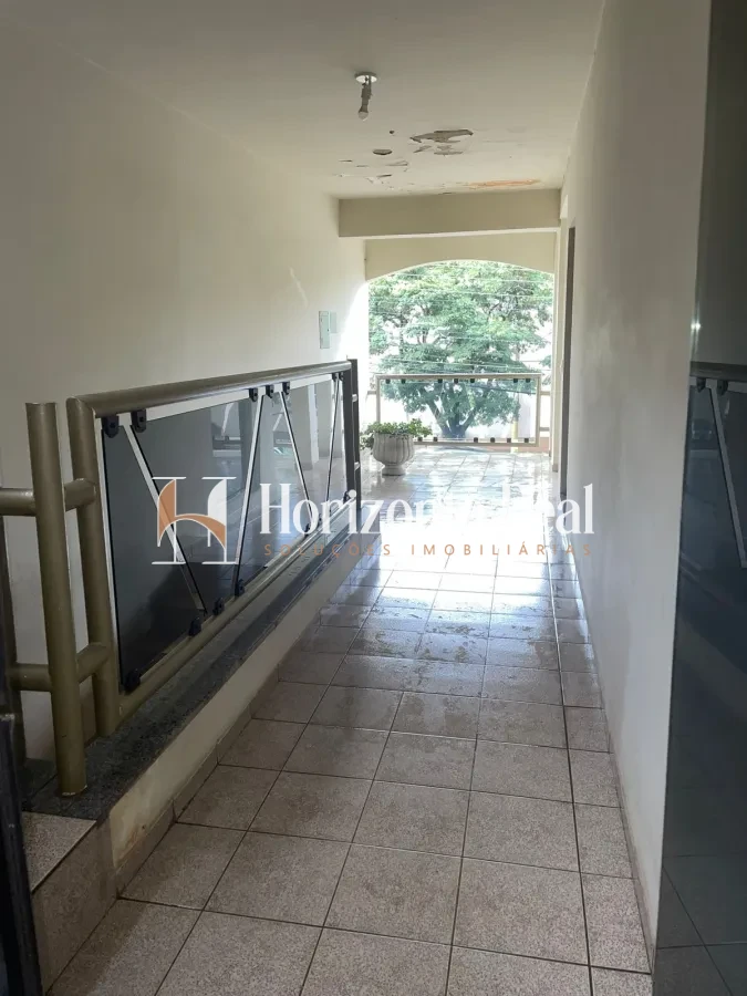 Imagem de EXCELENTE CASA Á VENDA COM 3 PAVIMENTOS E ESTRUTURA COMERCIAL INTEGRADA