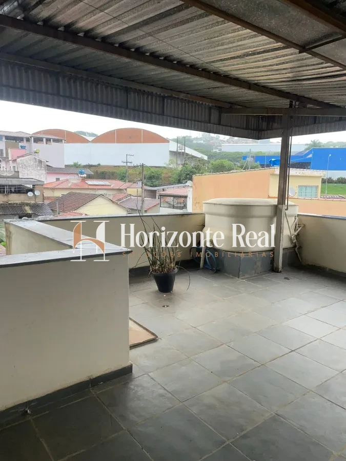 Imagem de EXCELENTE CASA Á VENDA COM 3 PAVIMENTOS E ESTRUTURA COMERCIAL INTEGRADA