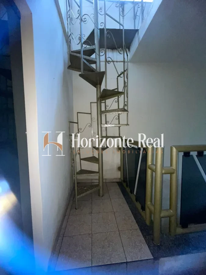 Imagem de EXCELENTE CASA Á VENDA COM 3 PAVIMENTOS E ESTRUTURA COMERCIAL INTEGRADA